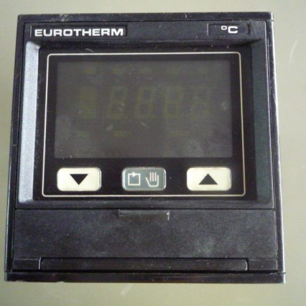 หัส STE002 EUROTHERM CONTROLS รุ่น D1S ควมคุมอุณหภูมิได้หลายสเต็ป โดยใช้ช่วงอุณหภูมิและช่วงเวลา (มือสอง)