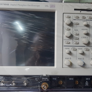 รหัส SIN002 Tektronik TDS7404B Digital Phosphor  Oscilloscope 4   GHz 20 GS/s with TCA-BNC 1 Chanel