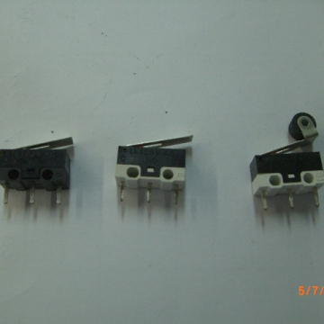 รหัส SMR022  Micro Switch 1A. หน้าสัมผัส มีแบบล้อ แบบก้านยาว ชนิด NC-NO คลิกดูรายละเอียด>>