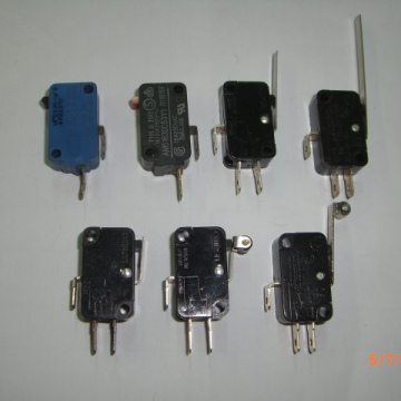 รหัส SMR020 Micro switch 15A/3ขา  แบบล้อ แบบก้านยาว ทั้งสั้นและยาว ชนิด NC-NO คลิกดูรายละเอียด>>