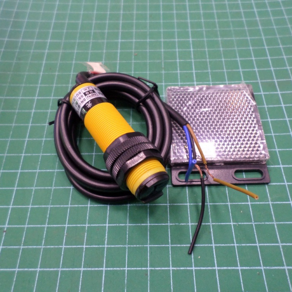 รหัส SSA011 Photo Sensor -R2NK/M ตรวจจับ 2 เมตร ใช้แผ่นสะท้อน ไฟ 6-36Vdc. Output: NPN/NO คลิกดูรายละเอียด>>