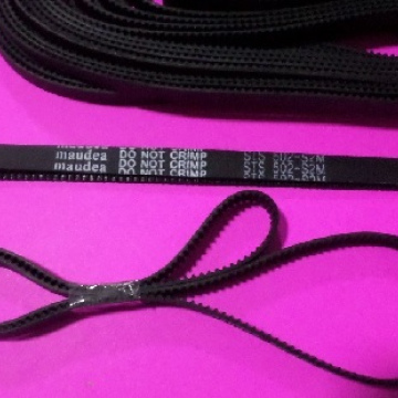 รหัส SGI015 NEW..สายพานหนัง ร่อง 2mm. รุ่น S2M-502T ยาวรอบวง 50cm. คลิกดูรายละเอียด>>