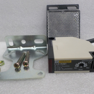 รหัส SMT0004 Photo Sensor ใช้แผ่นสะท้อน ระยะ 4เมตร รุ่น E3JK-R4M1
