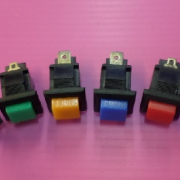 รหัส SMR016 Switch กดติดปล่อยดับ หน้าแปลนสี่เหลี่ยม  คละสี คลิกดูราย