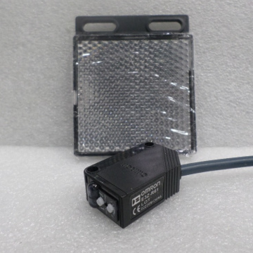 รหัส SMT0005 Photo Sensor ใช้แผ่นสะท้อน ระยะ 4เมตร รุ่น E3Z-R61